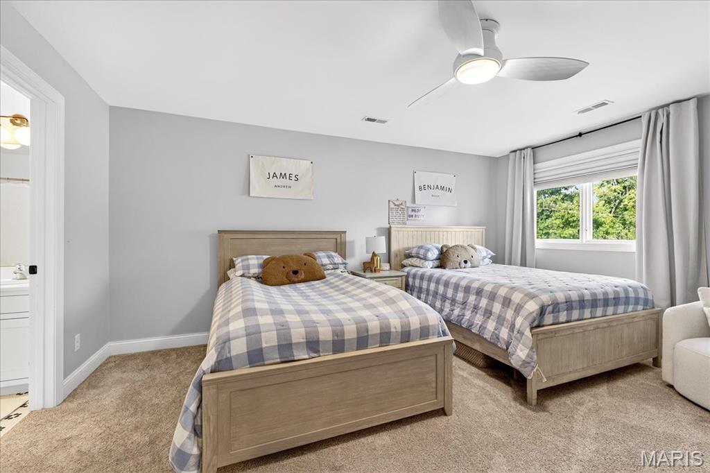 Des Peres, Missouri 63131, United States, 5 Bedrooms Bedrooms, ,5 BathroomsBathrooms,Residential,Active,195682