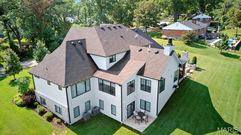 Des Peres, Missouri 63131, United States, 5 Bedrooms Bedrooms, ,5 BathroomsBathrooms,Residential,Active,195682