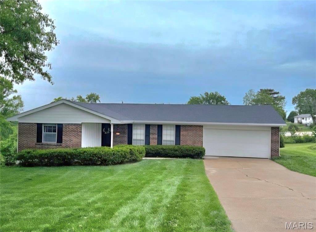 Photo of 7 Countryside Drive, St Charles, MO 63304 (MLS # 26026140)