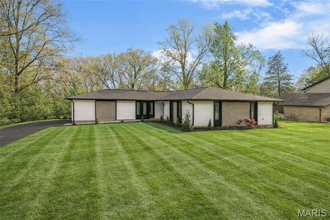 Photo of 125 Rue Grand Drive, Lake Saint Louis, MO 63367 (MLS # 26022451)