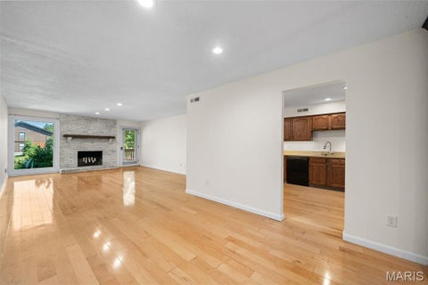 Tiny photo for 1968 Meadowtree Lane #5, Kirkwood, MO 63122 (MLS # 26056808)