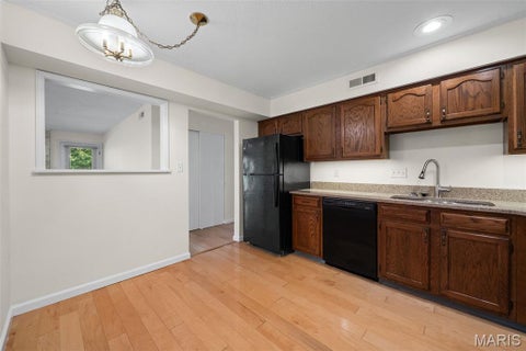 Tiny photo for 1968 Meadowtree Lane #5, Kirkwood, MO 63122 (MLS # 26056808)