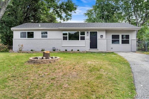 Photo of 855 Northmoor Drive, Florissant, MO 63033 (MLS # 26060274)