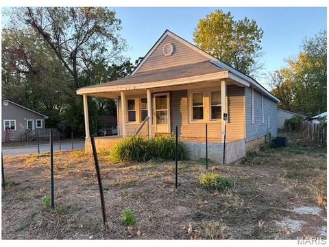 Photo of 489 Miller Street, Lebanon, MO 65536 (MLS # 26066633)