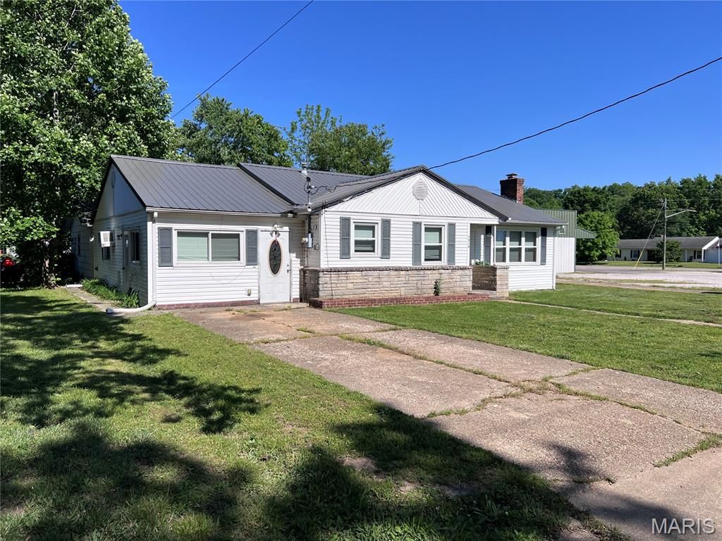 Photo of 1610 Barnes Street, Piedmont, MO 63957 (MLS # 26028818)