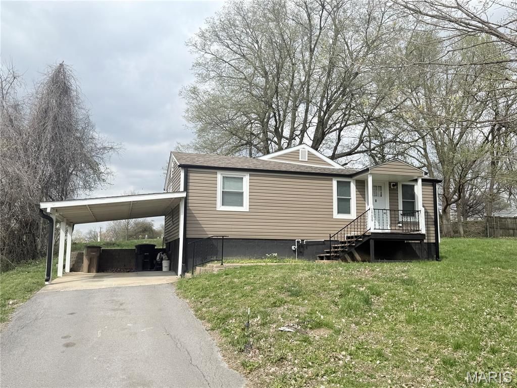 Photo of 1700 New Madrid St, Cape Girardeau, MO 63701 (MLS # 26018525)