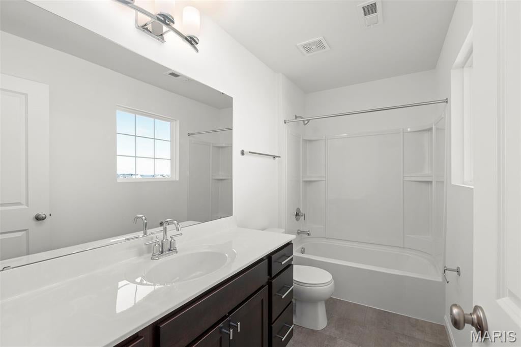 Photo of 2 Fieldcrest at Oakshire DR, OFallon, MO 63385 (MLS # 26057011)