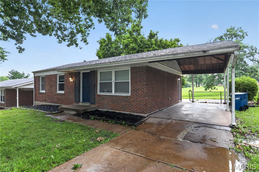 Photo of 1627 Keelen Drive, St Louis, MO 63136 (MLS # 26034847)