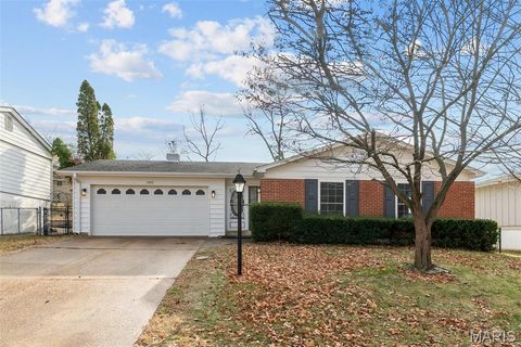 Photo of 2668 Midland Ridge Drive, St Louis, MO 63114 (MLS # 25082447)