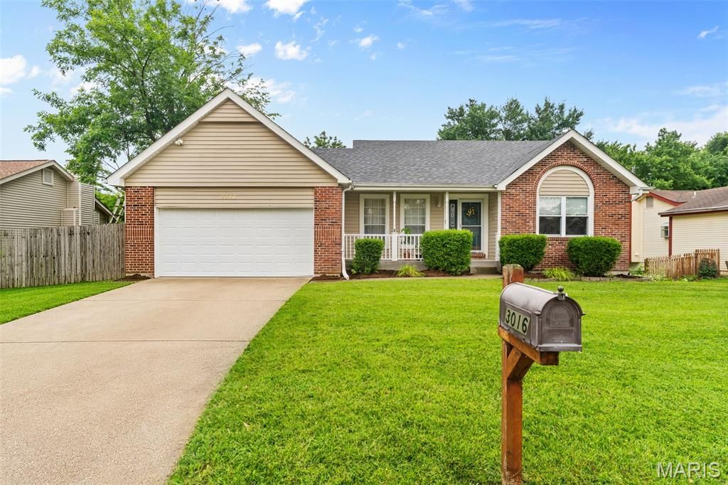Photo of 3016 Country Knoll Drive, St Charles, MO 63303 (MLS # 26037672)