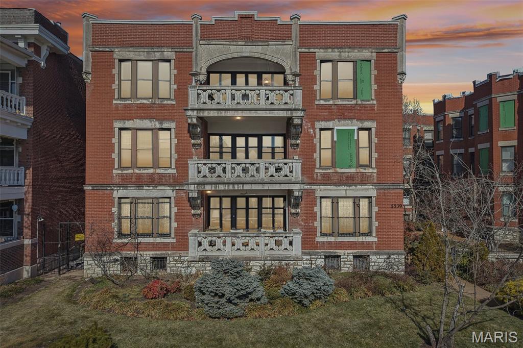 Waterman Condo 01 - Residential