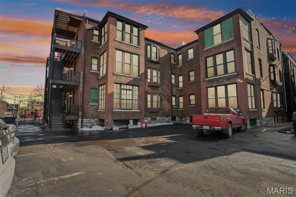 Waterman Condo 01 - Residential