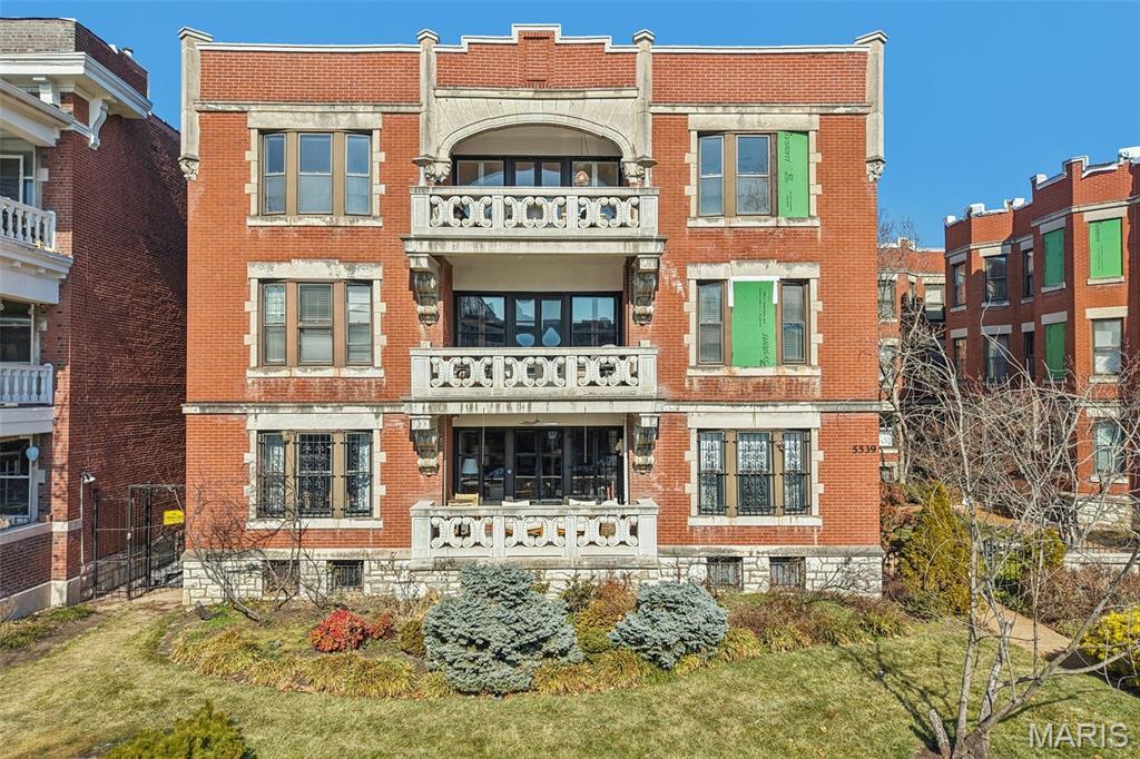 Waterman Condo 01 - Residential