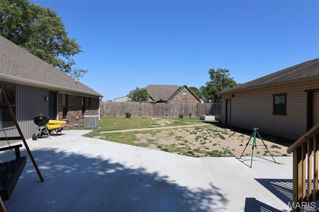 Photo of 201 Lawrence Drive, Steele, MO 63877 (MLS # 26028385)