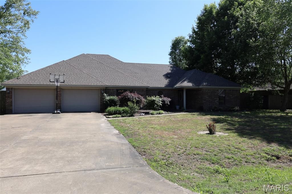 Photo of 201 Lawrence Drive, Steele, MO 63877 (MLS # 26028385)