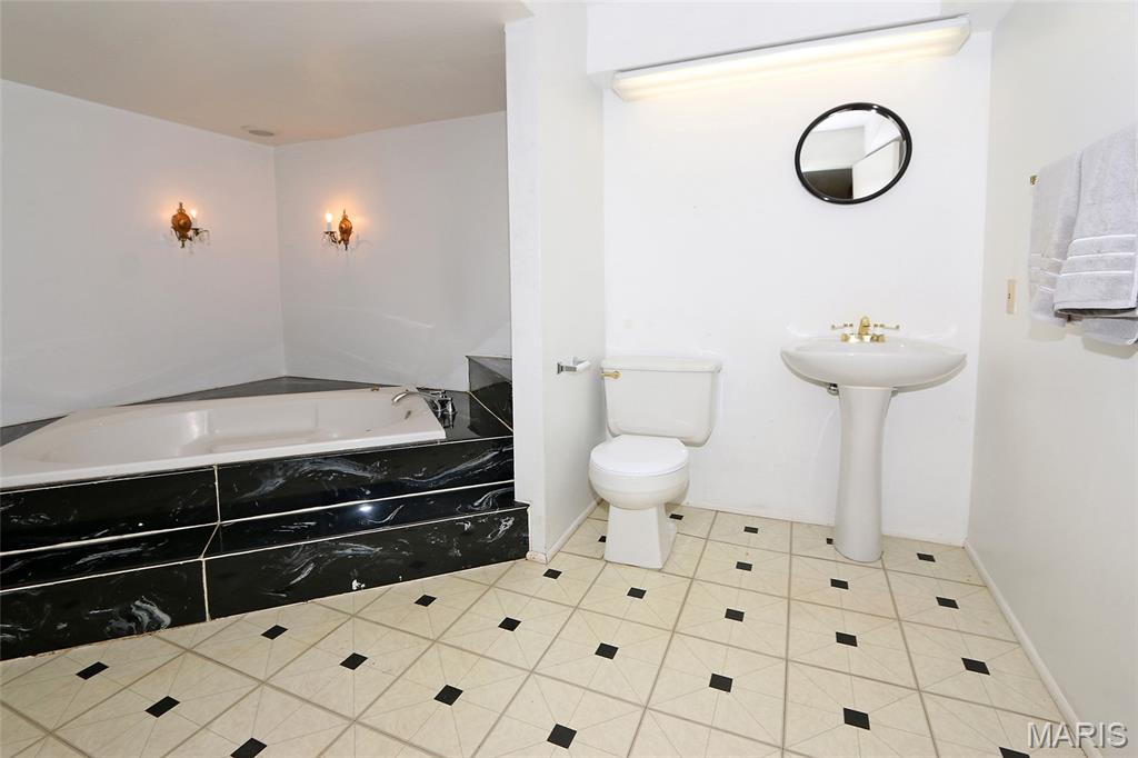 Royal Pines Condo Twelfth - Residential