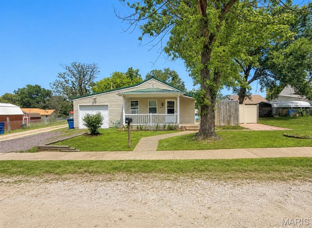 Photo 1 of 26 — 303 E Ash Street, Desloge, MO 63601