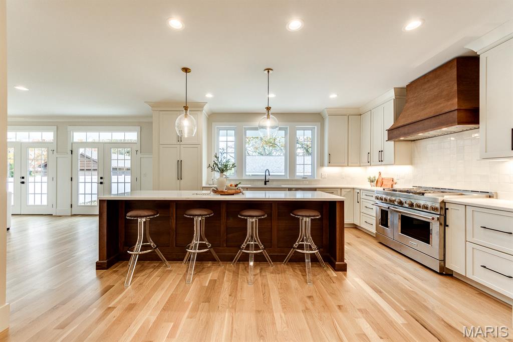 1041 N Bompart Avenue