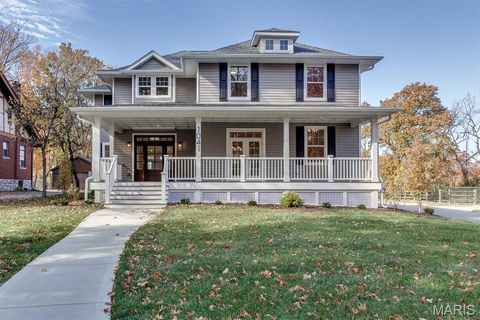 Photo of 1041 N Bompart Avenue, Webster Groves, MO 63119 (MLS # 25076581)