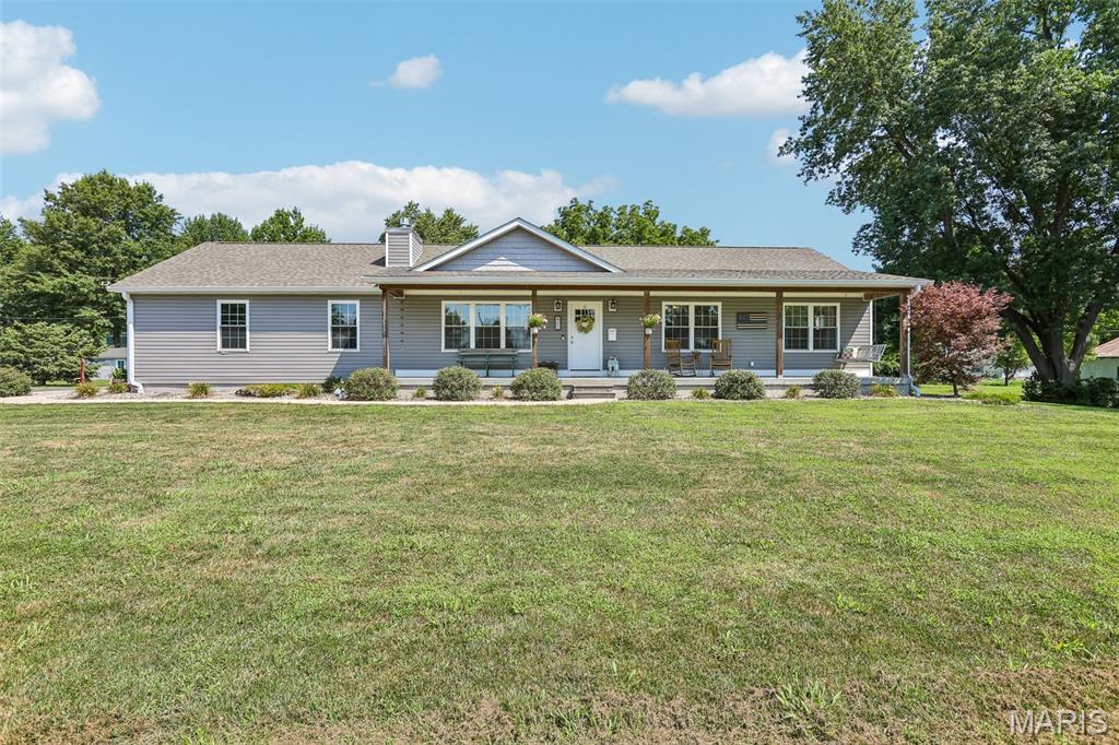 Photo 1 of 38 — 411 W Burton Street, Gillespie, IL 62033
