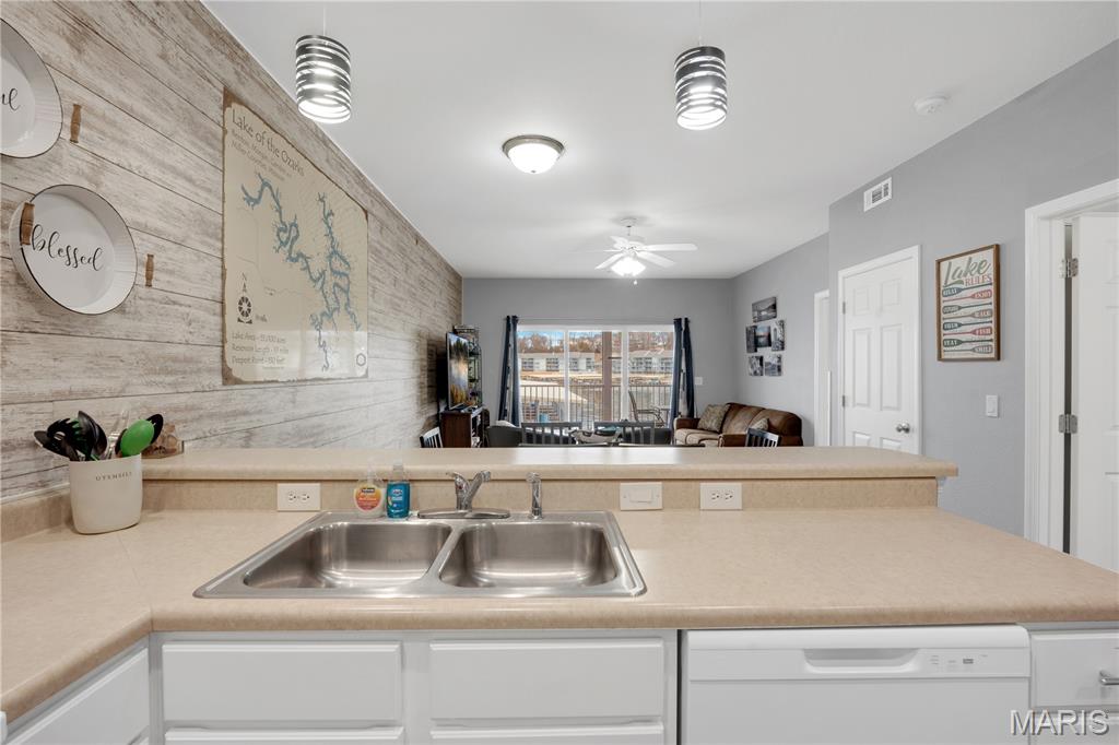 Robins at Waters Edge Condiminium - Residential