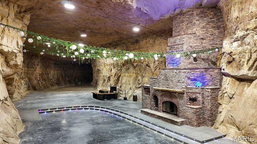 none - Commercial Sale