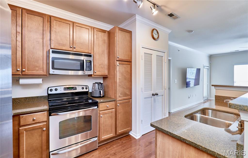 Hanley Station Condo - Residential