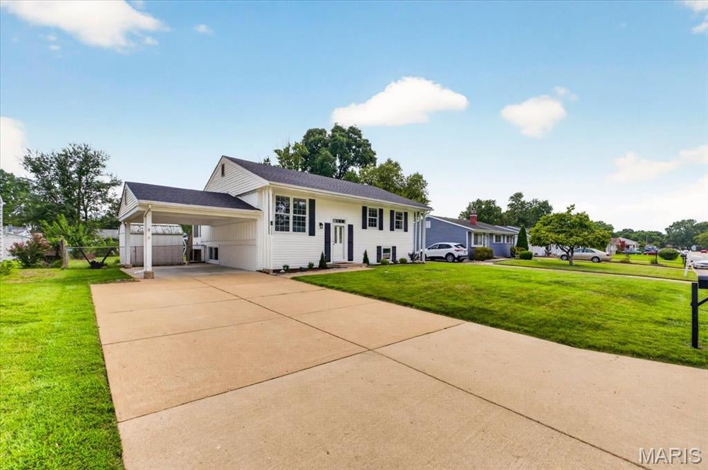 Photo of 300 Chrysler Drive, Fenton, MO 63026 (MLS # 26051989)