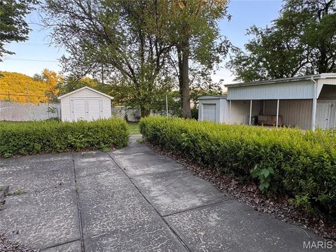 Tiny photo for 2800 S Carolina Street, Louisiana, MO 63353 (MLS # 26029422)