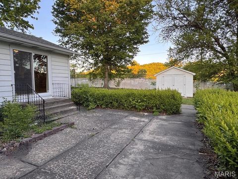 Tiny photo for 2800 S Carolina Street, Louisiana, MO 63353 (MLS # 26029422)