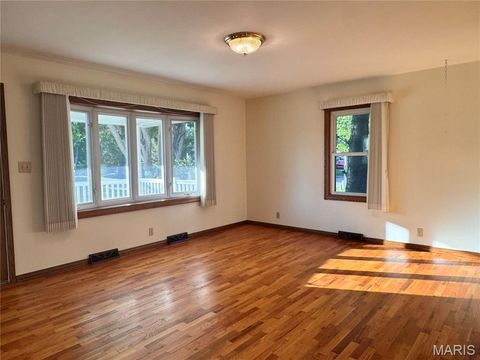 Tiny photo for 2800 S Carolina Street, Louisiana, MO 63353 (MLS # 26029422)