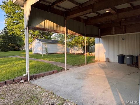 Tiny photo for 2800 S Carolina Street, Louisiana, MO 63353 (MLS # 26029422)