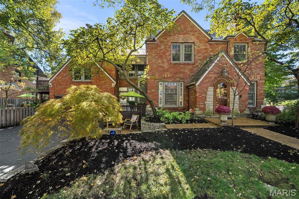 7484 Stratford Avenue