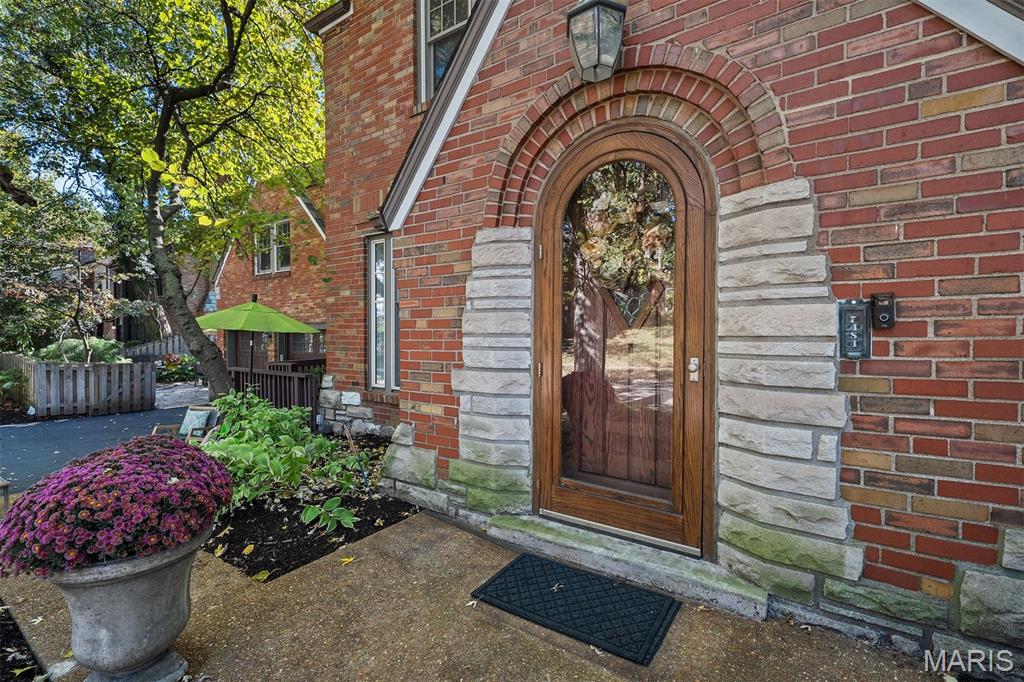 7484 Stratford Avenue