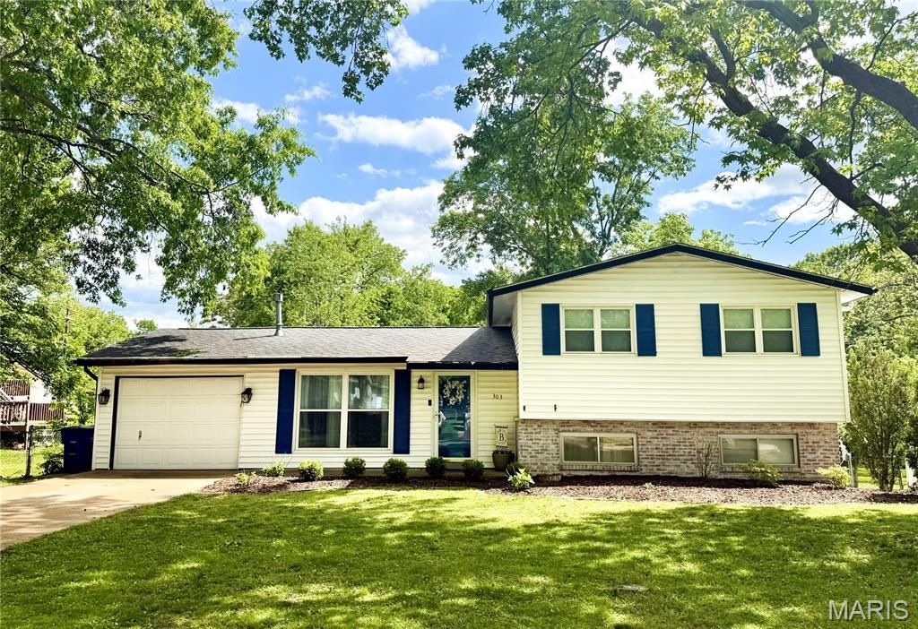 Photo of 303 Ranch Drive, Manchester, MO 63011 (MLS # 26027000)