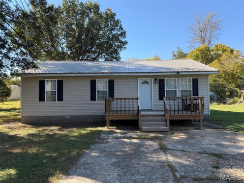 Photo of 1403 S 12th Street, Poplar Bluff, MO 63901 (MLS # 26069003)