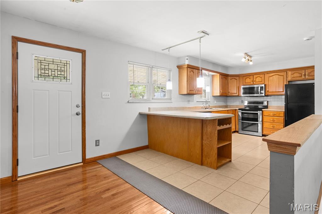 1316 Thomas Drive
