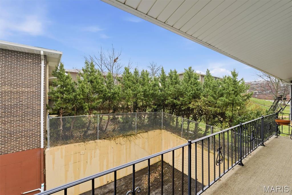 Lin Capri Condo - Residential