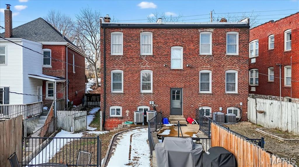 1446-1448 Tamm Condos - Residential