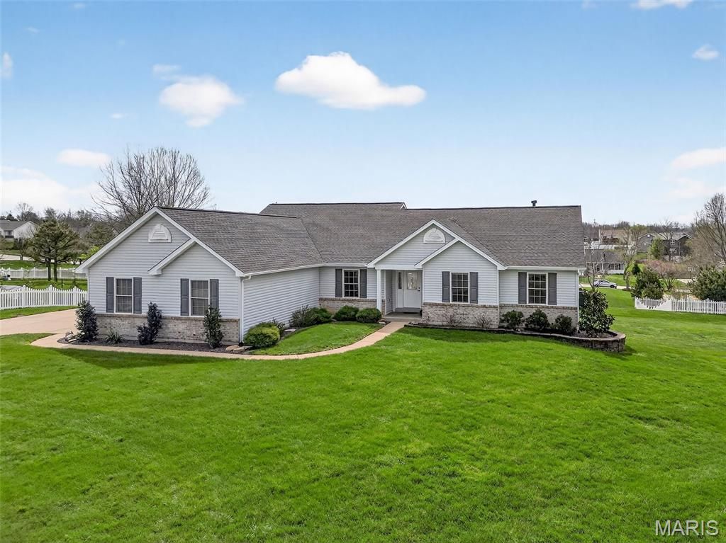 Photo of 1412 Highland Park Court, Wentzville, MO 63385 (MLS # 26016179)