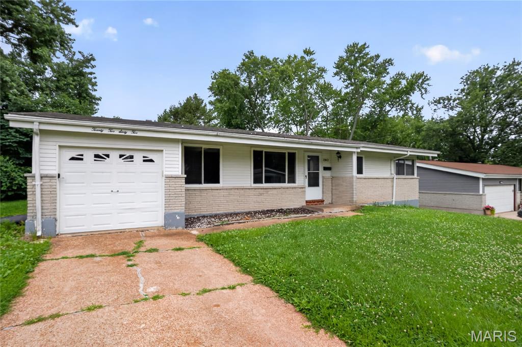 Photo 1 of 31 — 2262 Crandel Drive, St Louis, MO 63136