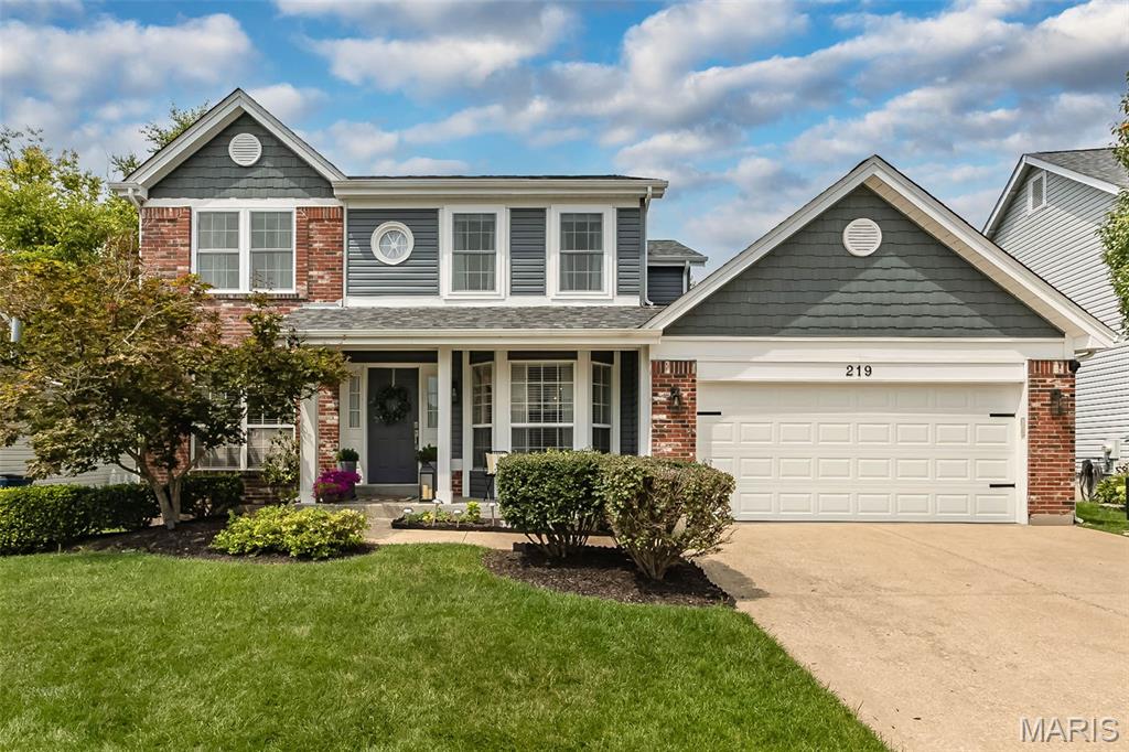 Photo of 219 Cheval Square Drive, Chesterfield, MO 63005 (MLS # 26052861)