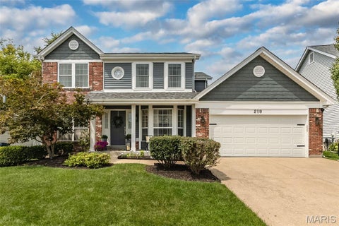 Photo of 219 Cheval Square Drive, Chesterfield, MO 63005 (MLS # 26052861)