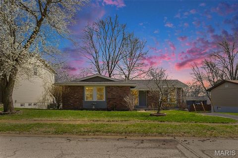 400 Woodrun Drive Ballwin MO 63021