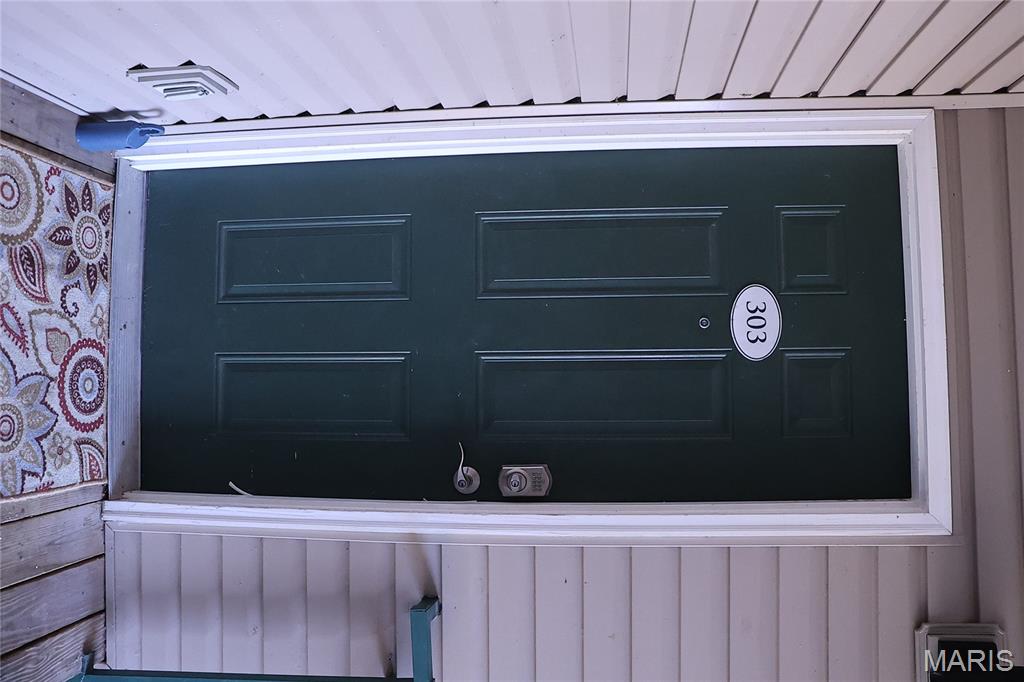 885 Forest Avenue 303