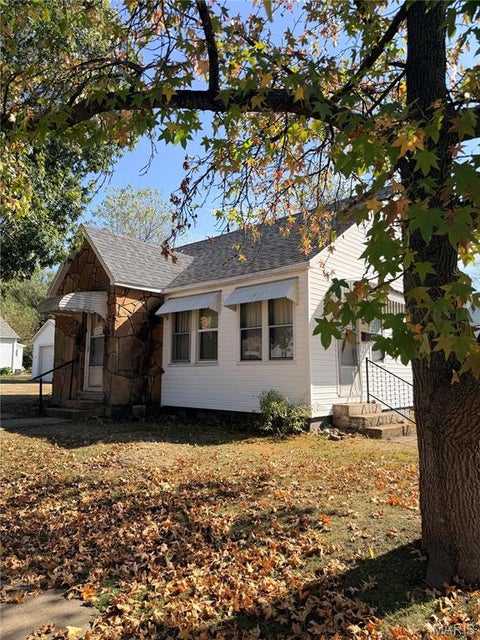 Tiny photo for 486 N Jackson Avenue, Lebanon, MO 65536 (MLS # 26068849)