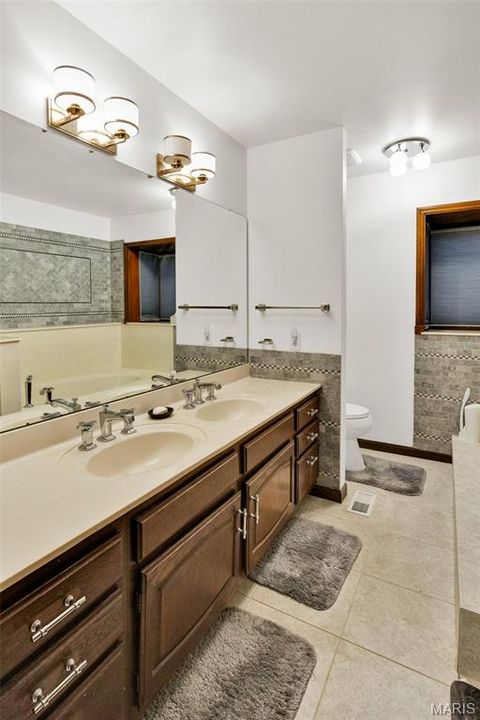 Tiny photo for 15142 Highcroft Drive Drive, Chesterfield, MO 63017 (MLS # 25081705)