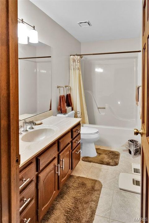 Tiny photo for 15142 Highcroft Drive Drive, Chesterfield, MO 63017 (MLS # 25081705)