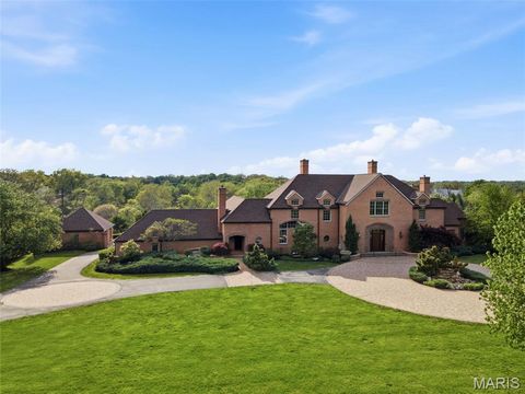 Photo of 17 Bridle Ridge Lane, Huntleigh, MO 63131 (MLS # 26021284)