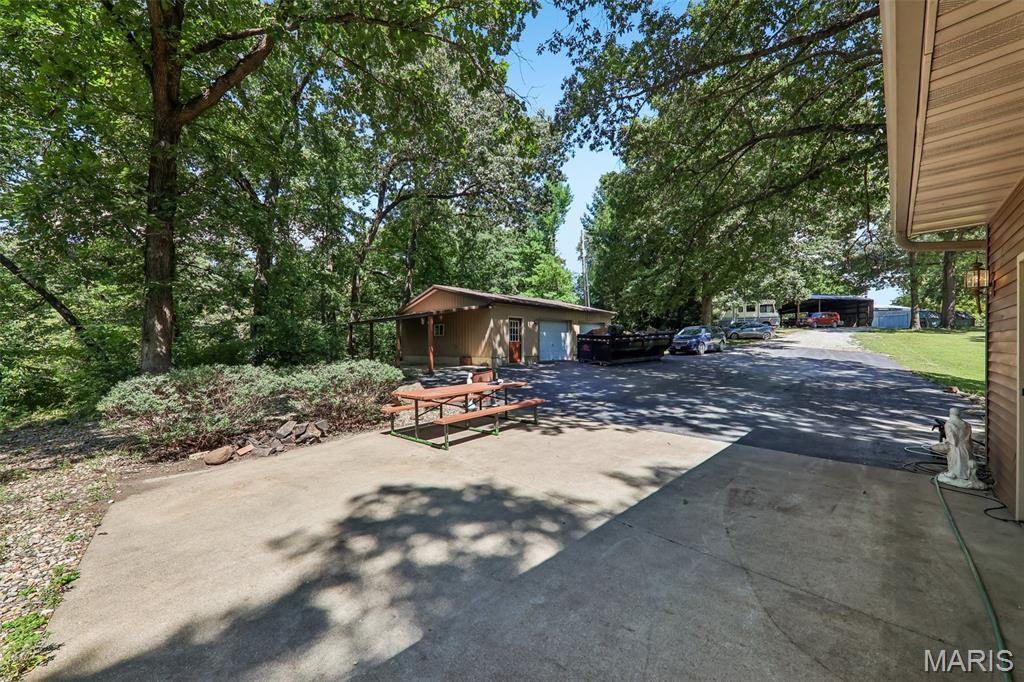 11706 Walshville Trail